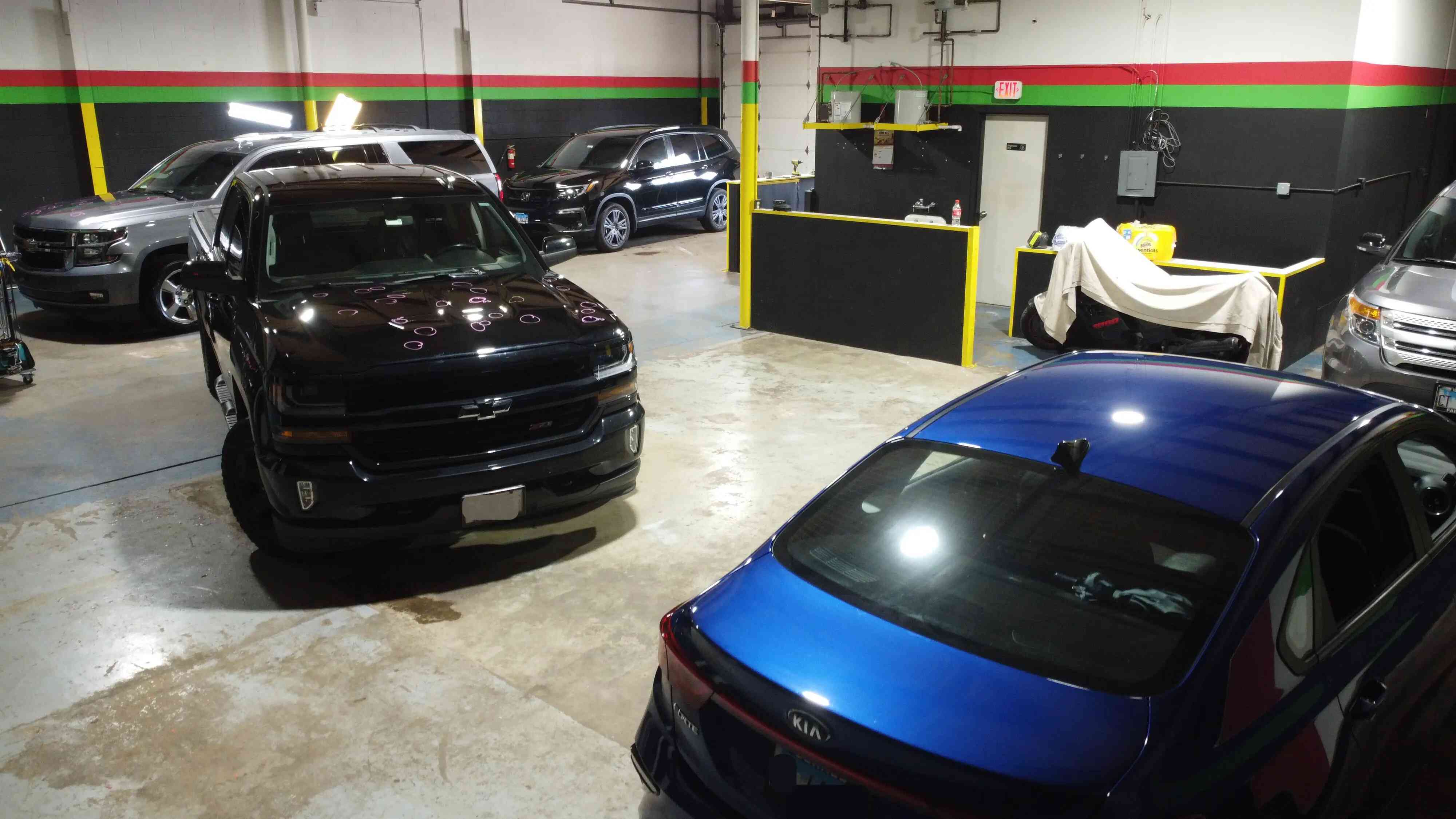 a garage with parked cars and paintless dent removal services in Illinois